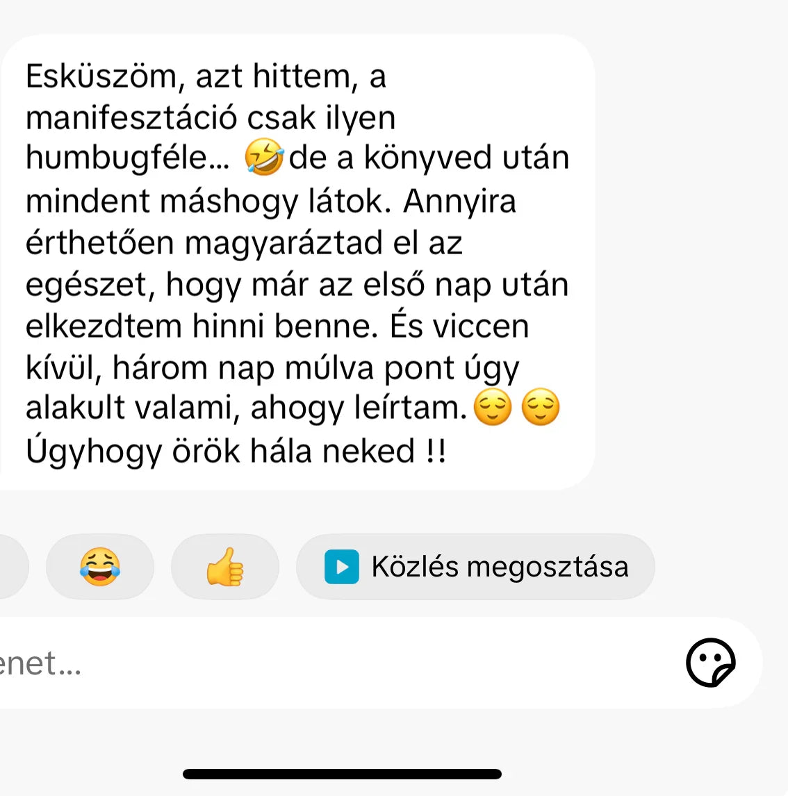 Pozitív vélemény üzenet a Benned rejlő erő könyvről, magyar nyelvű chatablakban.
