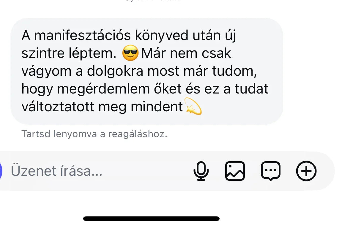 Motivációs visszajelzés üzenet a Benned rejlő erő manifesztációs könyvről, emojikkal.