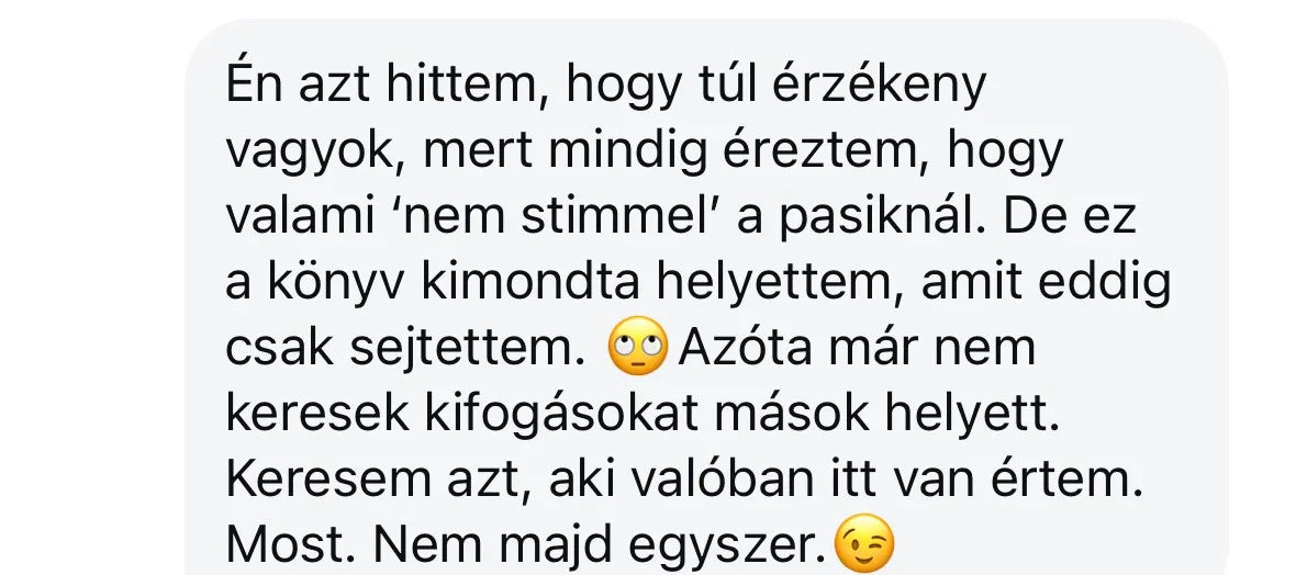 Vásárlói vélemény Benned rejlő erő könyvről, szöveges értékelés magyarul, fehér háttéren.