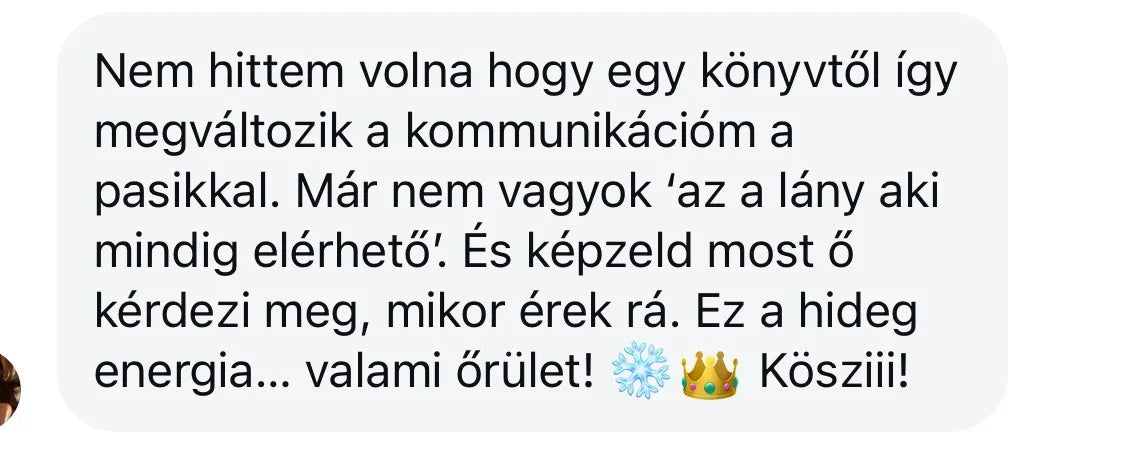 Vásárlói vélemény szövegbuborékban, Benned rejlő erő könyvről, kommunikáció javulása férfiakkal, pozitív változás kihangsúlyozva.